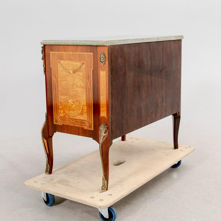 A mid 1900s  Gustavian style dresser.
