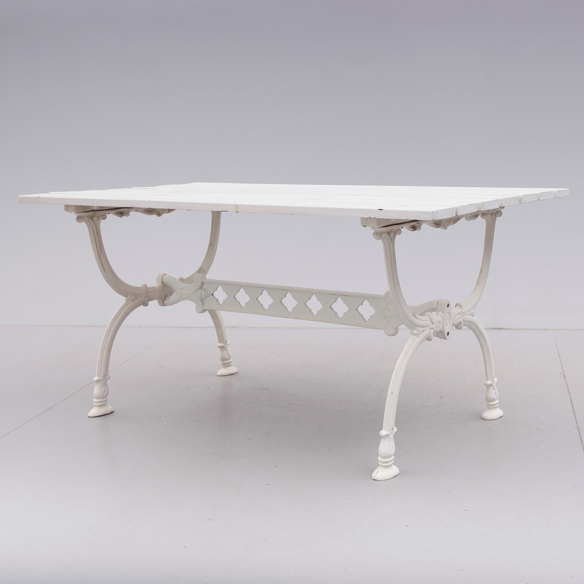 TRÄDGÅRDSBORD, Byarum, 1900-talets andra hälft.