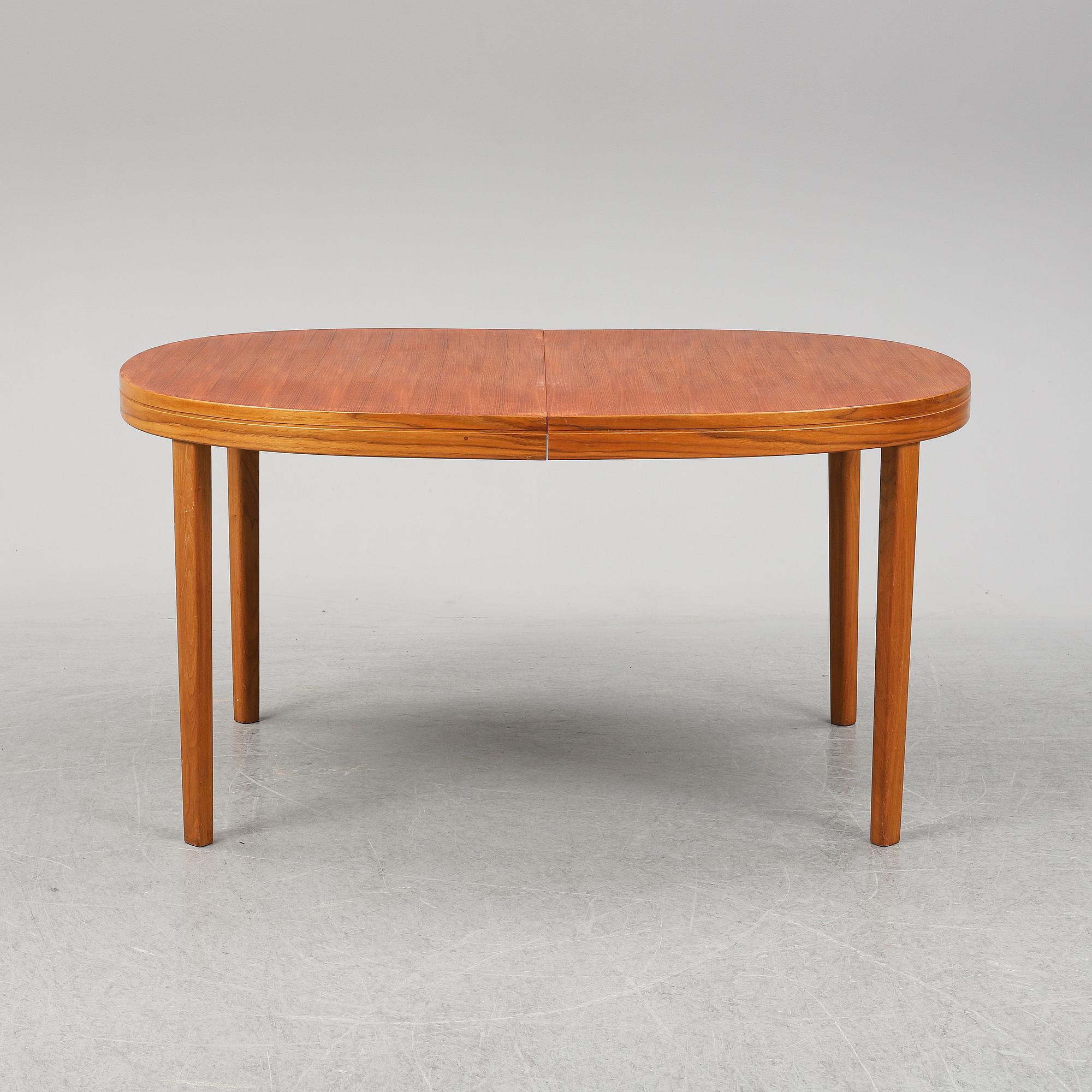A walnut dining table from Skaraborgs Möbelindustri AB, Tibro, second half of the 20th Century.