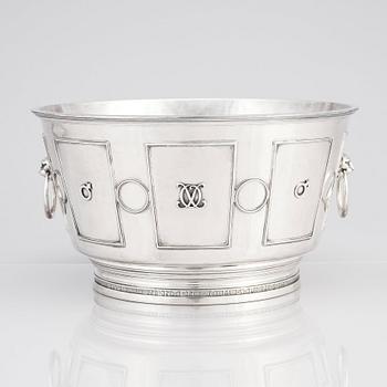 Atelier Borgila, a sterling silver bowl / wine cooler, Stockholm 1931.