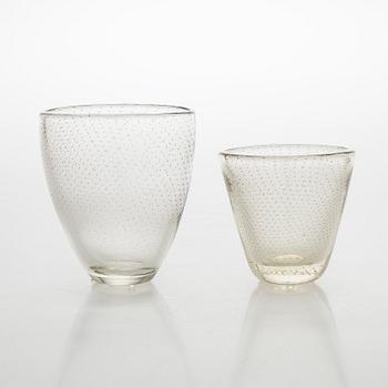 Gunnel Nyman, vaser, 2 st, modell "GN 3" och "GN 16". Signerade G. Nyman Notsjö 1947 och G. Nyman Nuutajärvi Notsjö.