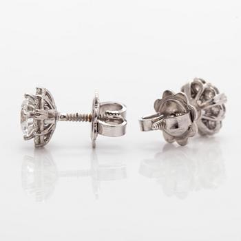 Korvakorut, 18K valkokultaa, ja briljanttihiottuja timantteja. Mukana GIA-raportti.