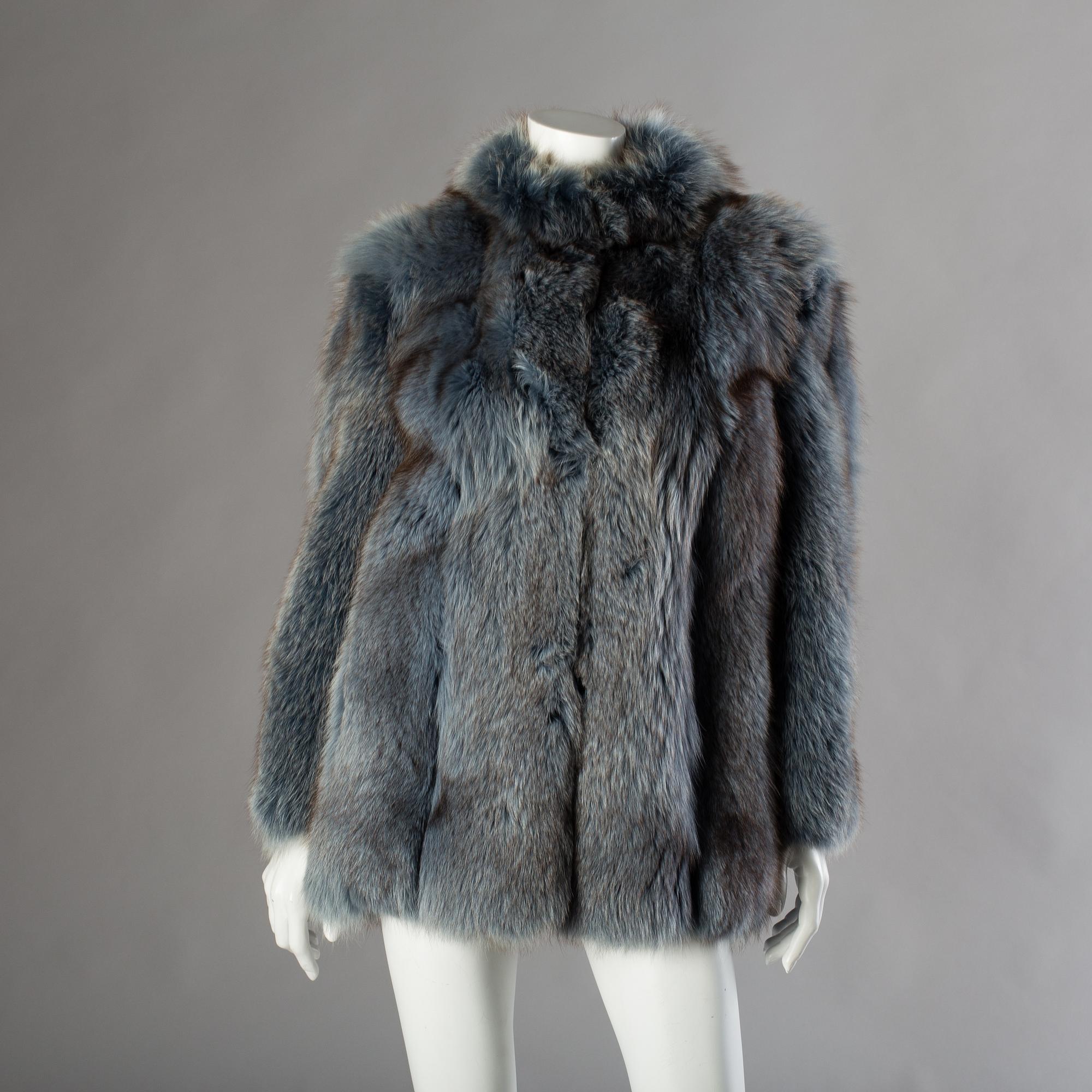 A fox jacket by Karl Lindblom, Stockholm, in size app 38.
