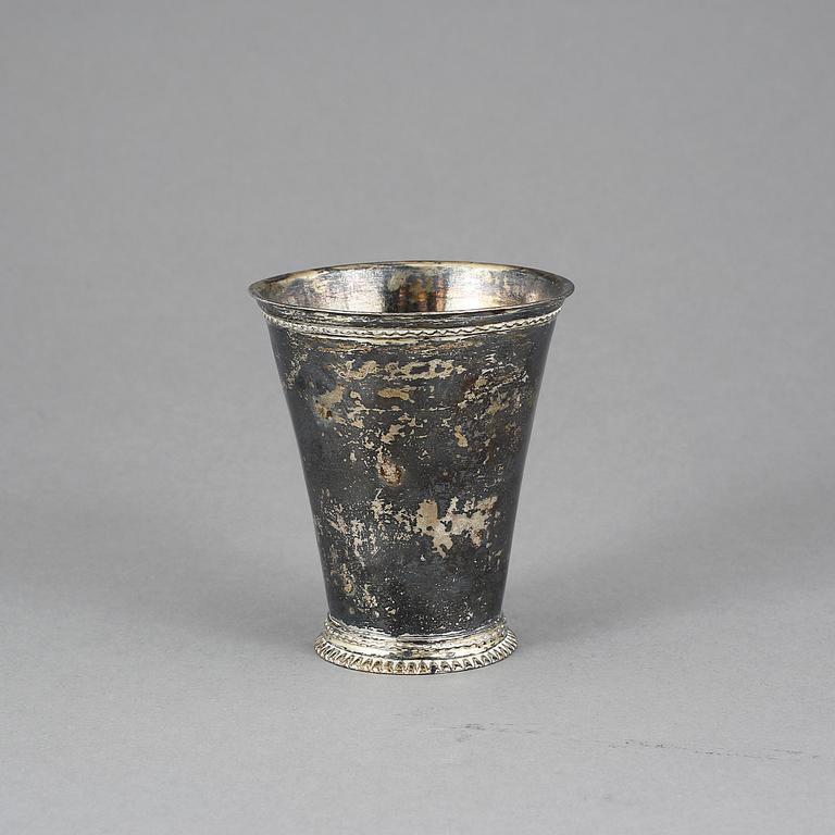 BÄGARE, silver, oidentifierad smed BM, Stockholm, 1714. Vikt ca 111 gram.