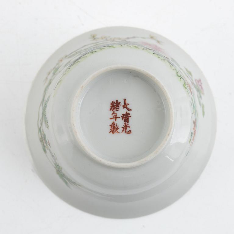 A porcelain bowl, China, 20th century.