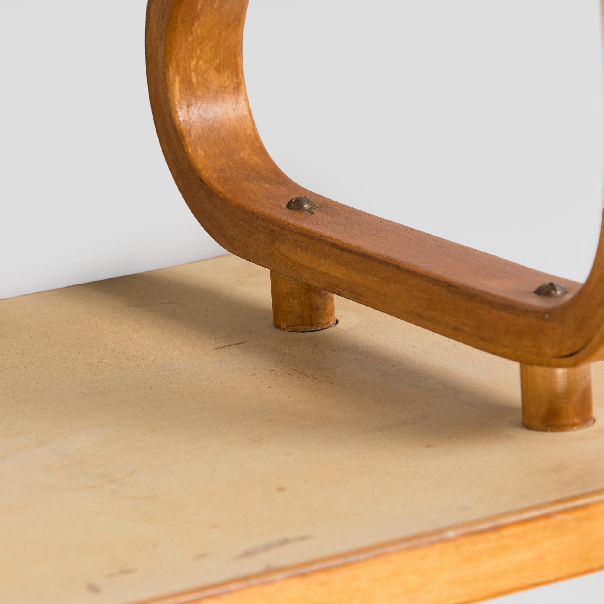 Alvar Aalto, a 1930s shelf, model 112/L for O.Y. Huonekalu- ja Rakennustyötehdas A.B.