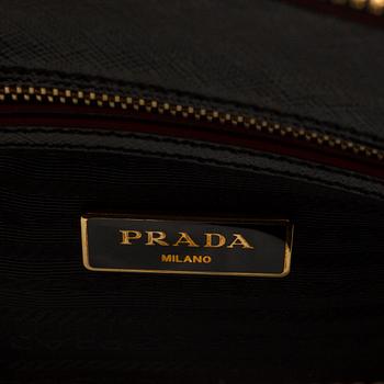 A hadbag by Prada "Borsa a Mano".