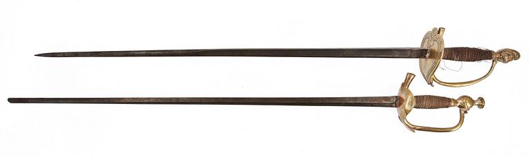 DRÄKTVÄRJOR, 2 st, 1800-tal.