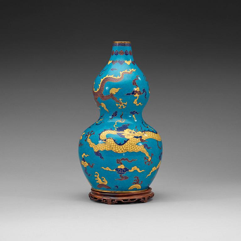 A gourd shaped cloisonné vase, Republic (1912-49).