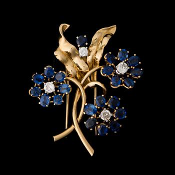 A BROOCH, facetted sapphires, diamonds, 18K gold.