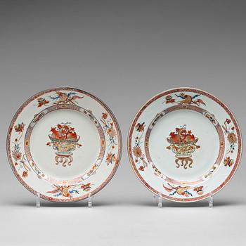 788. A pair of rouge de fer dinner plate, Qing dynasty, Yongzheng (1723-35).