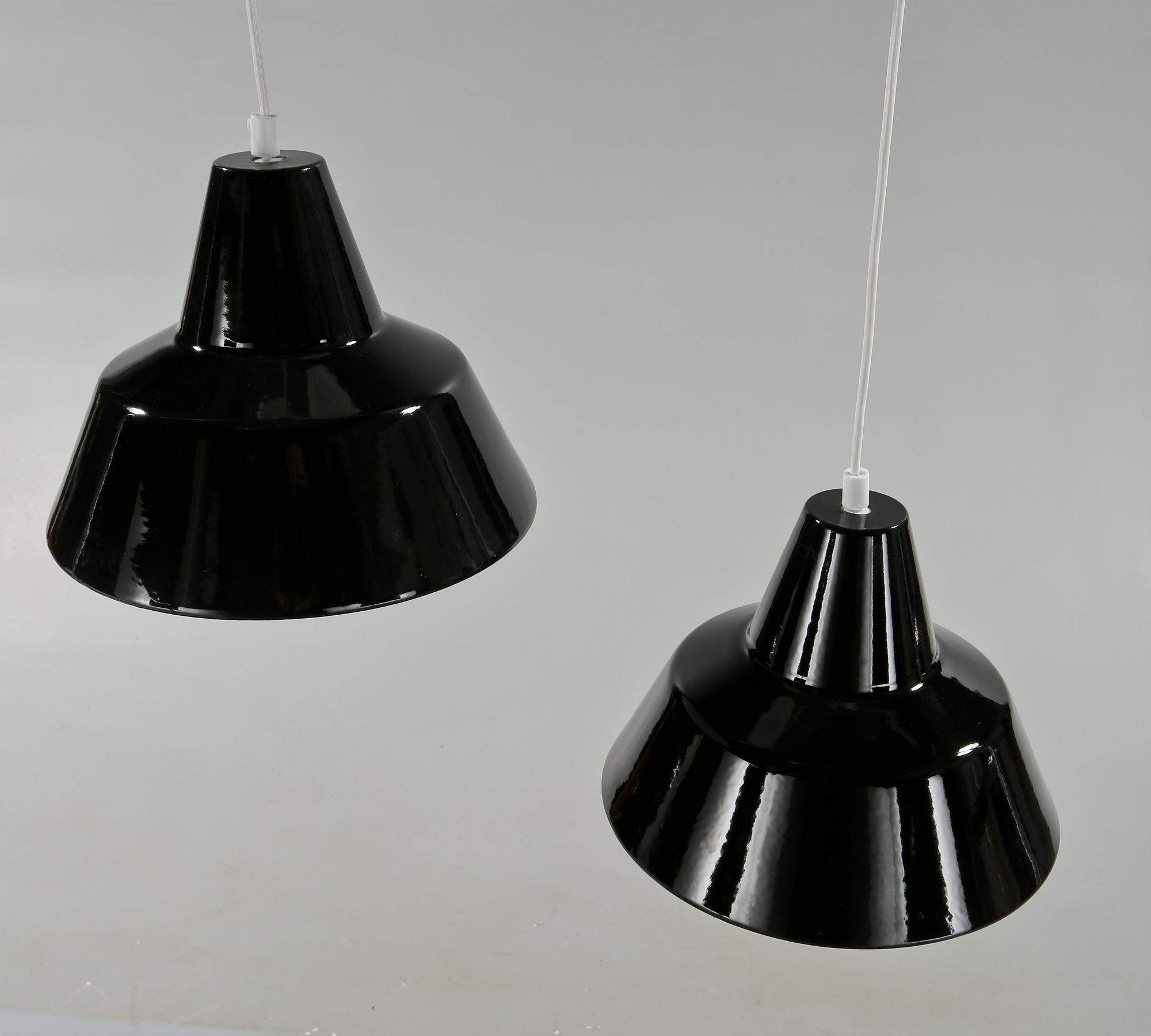TAKLAMPOR, ett par, Vaerkstedlampa, Arne Jacobsen, Louis Poulsen, 1900-talets andra hälft. Höjd ca 22 cm.