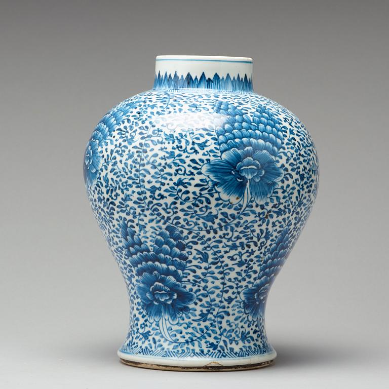 A blue and white vase, Qing dynasty, 18th Century.