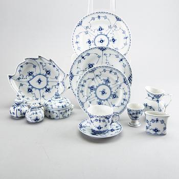 ROYAL COPENHAGEN, Mat- och kaffeservis 47 delar porslin "Musselmalet",  Danmark, 1900-talets andra hälft.