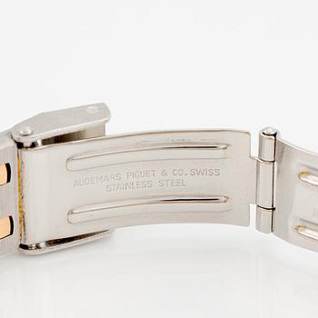 Audemars Piguet, Royal Oak Square, ca 1985. <b>Case size:</b> 25 x 32 mm
<b>Material:</b> steel/gold
<...