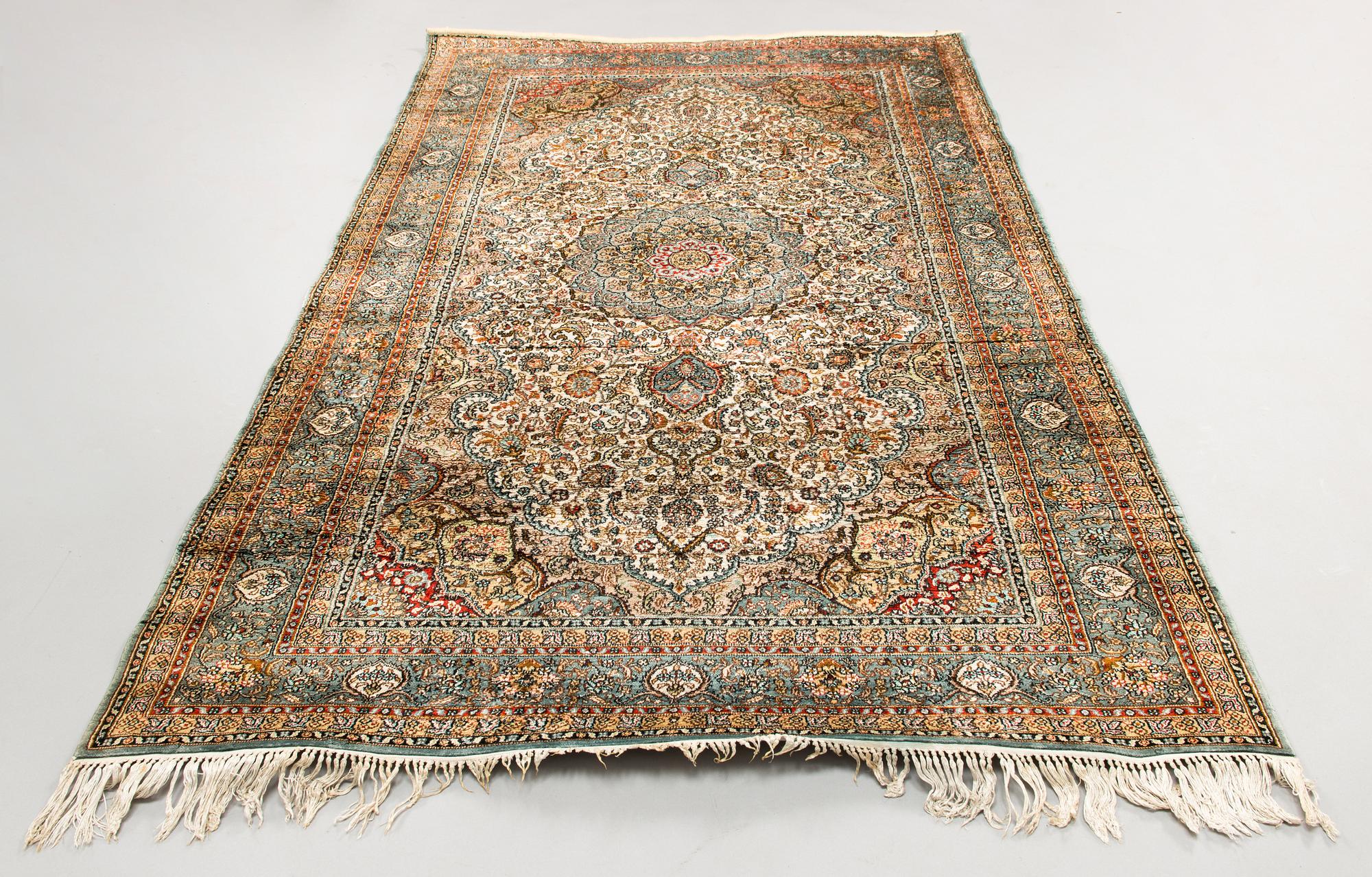 A rug, Oriental, silk, Ca. 151x95 cm.