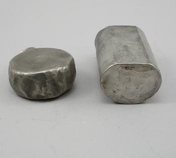 PLUNTOR, 2 st, tenn, en med otydliga stämplar, sannolikt Jönköping, 1800-tal.