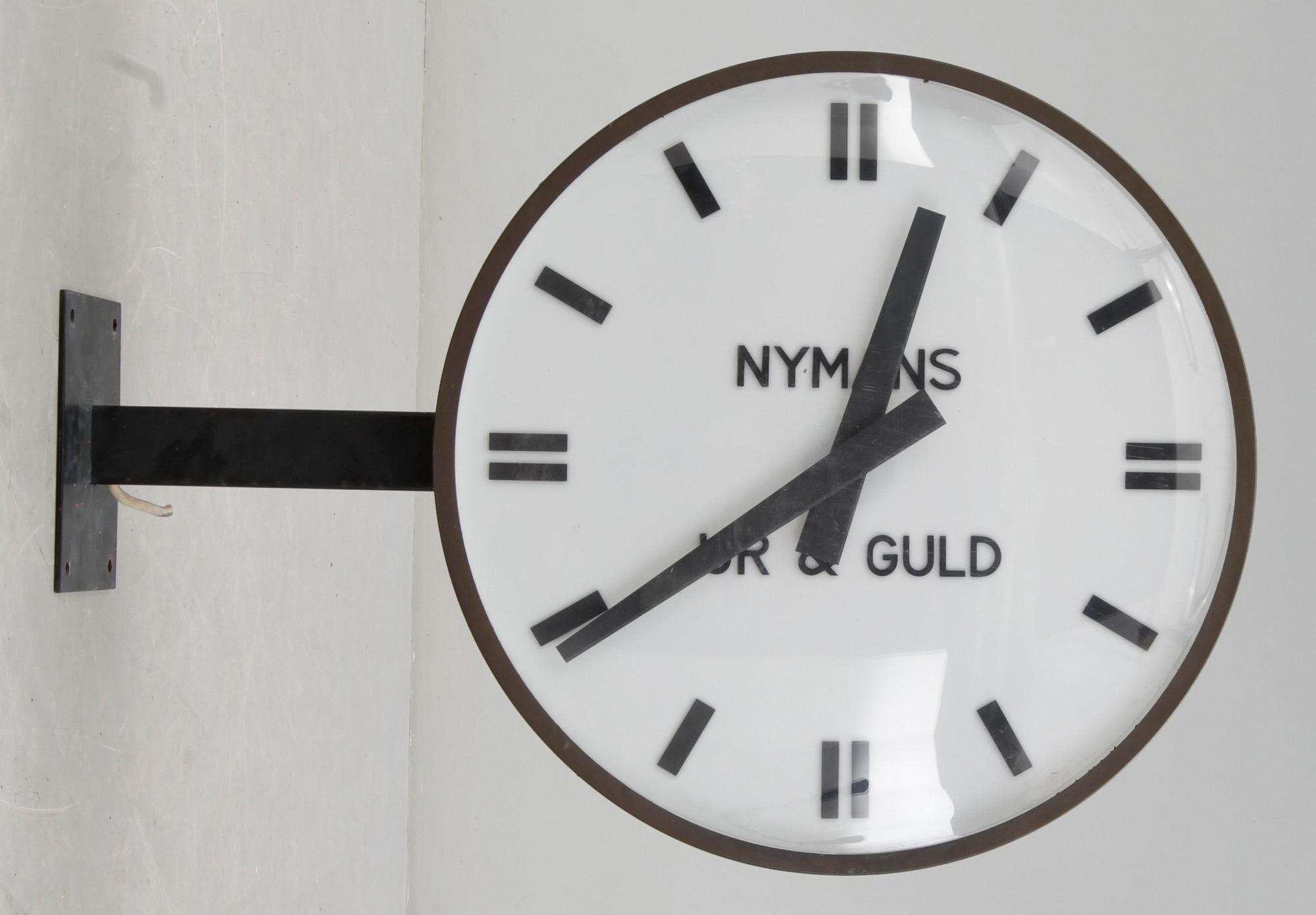 VÄGGKLOCKA / BUTIKSKLOCKA, Nymans Ur&Guld , 1900-talets andra hälft.