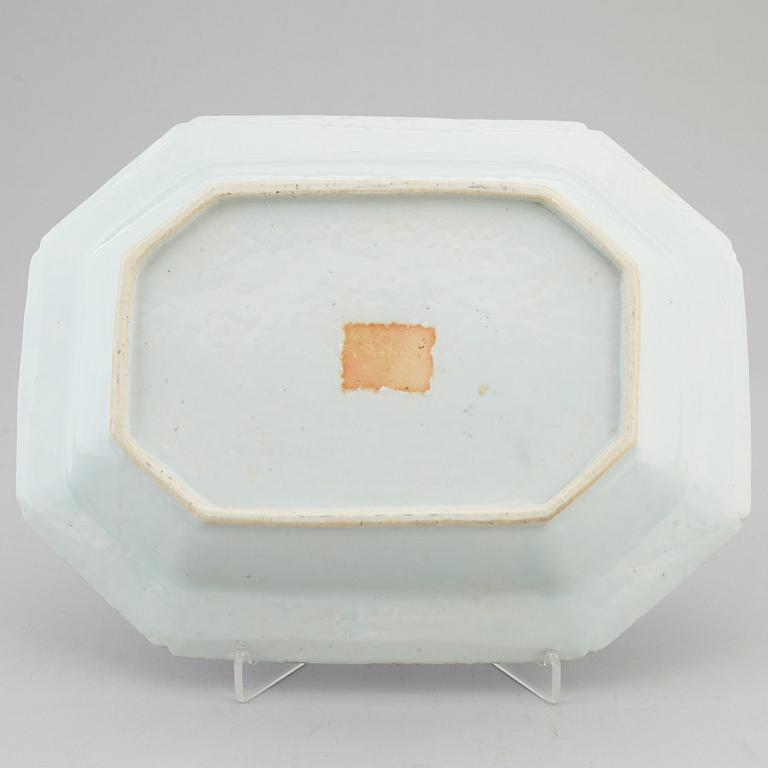 Two blue and white export porcelain serving dishes, Qing dynasty, Qianlong (1736-95).