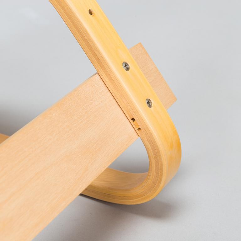 Alvar Aalto,  klädhängare 109, Artek, 1900-talets slut.