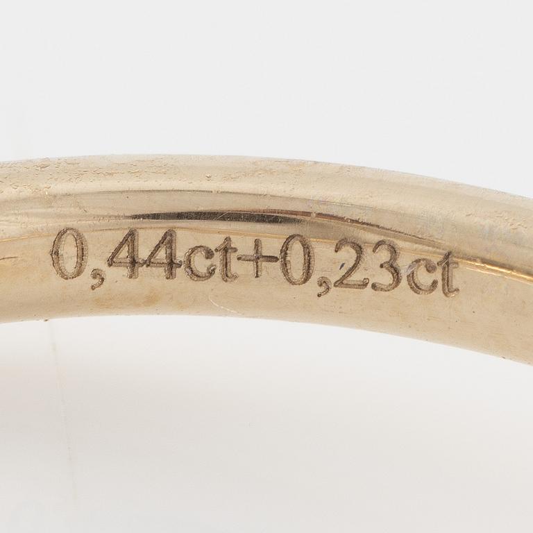Ring in 18K gold set with brilliant-cut diamonds.