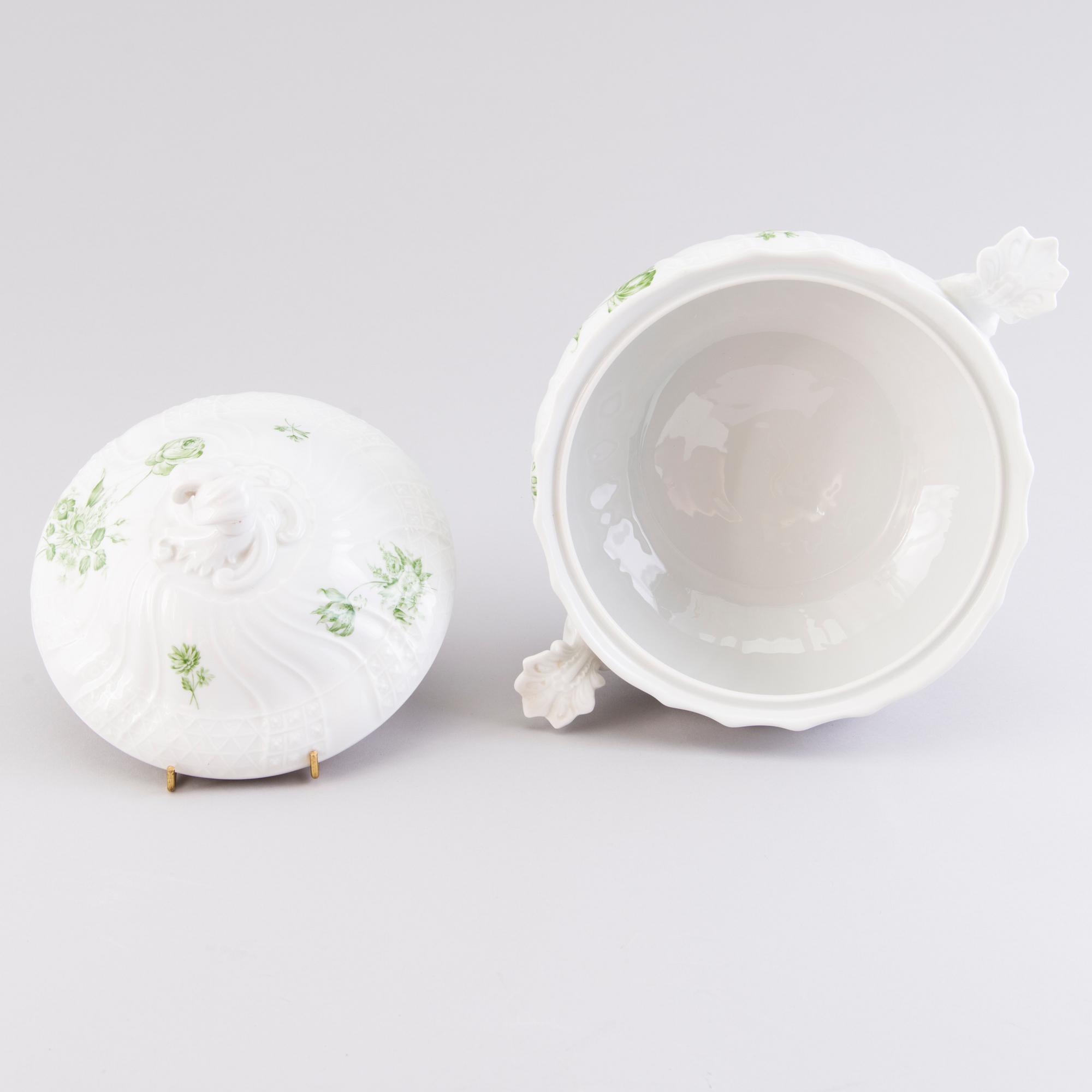 A 51-piece Hutschenreuther Selb Dresden porcelain dinner set, Bavaria Germany.
