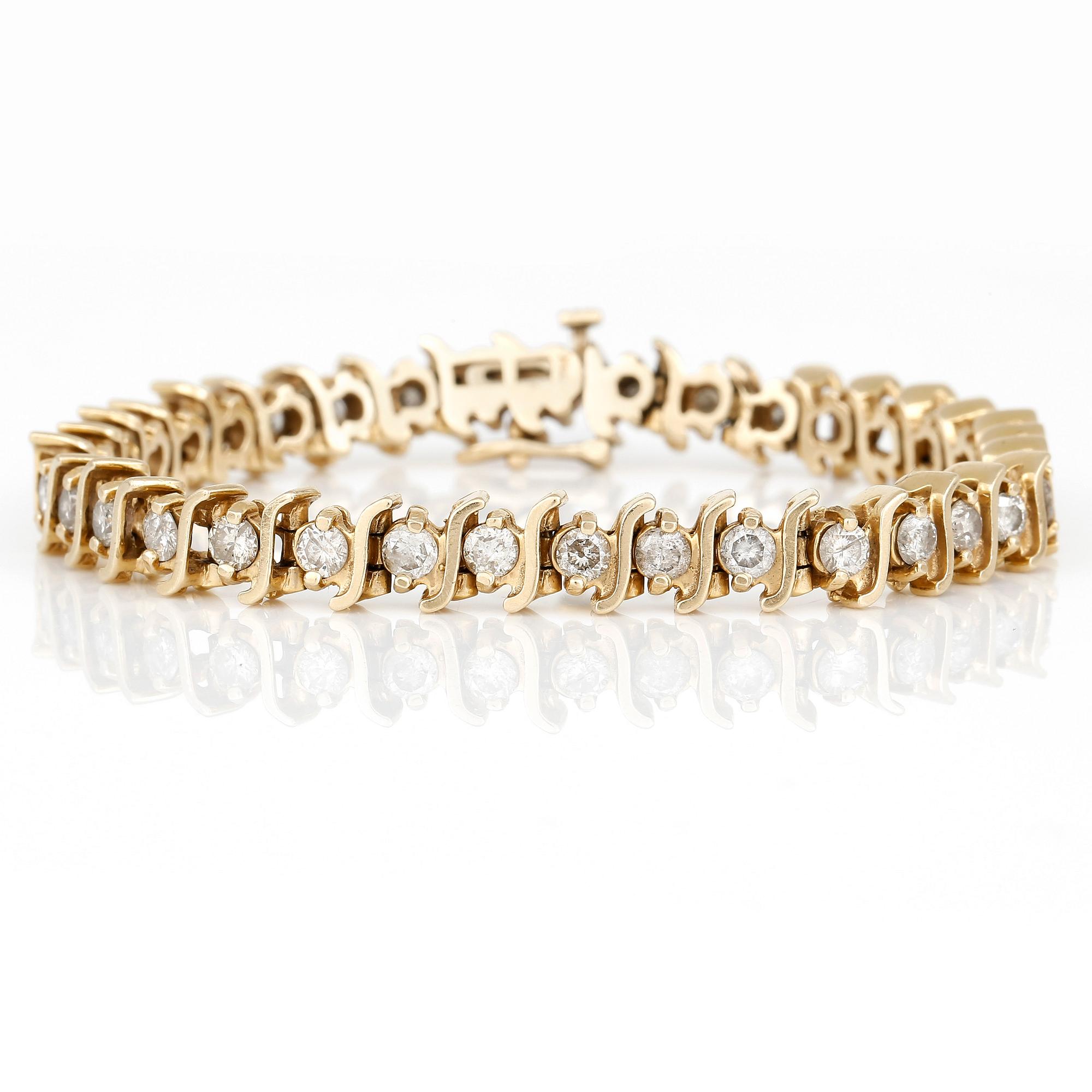 ARMBAND, med briljantslipade diamanter, totalt ca 3,50ct. 14K guld.