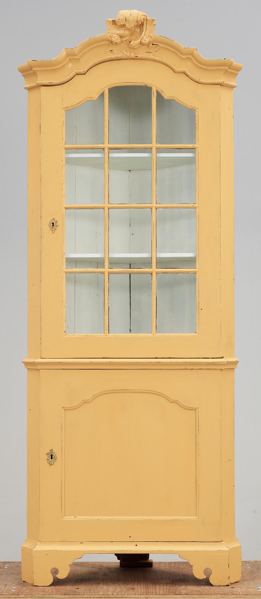 HÖRNSKÅP, rokokostil, möjligen England, 1800-tal.