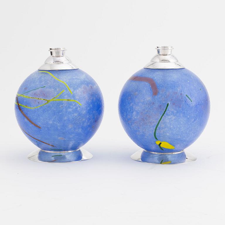 Fredrik Ingemansson, ljusstakar, ett par, sterlingsilver och glas, Stockholm 1996.