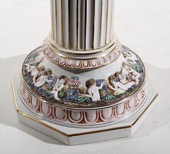 PIEDESTAL, flintgods. R.Capodimonte, Italien.