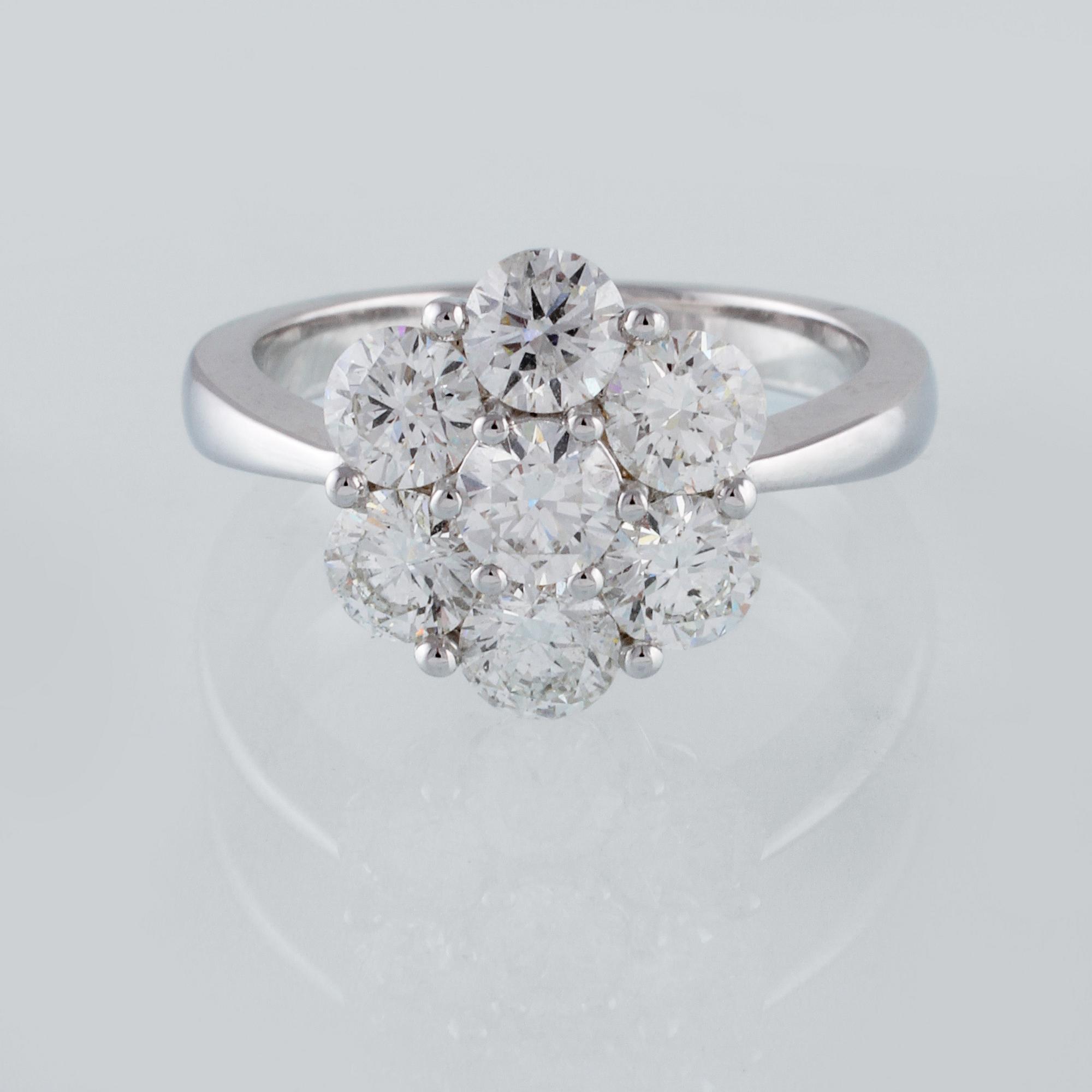 RING, 18K vitguld med 7 briljantslipade diamanter 2.17 ct. Vikt 5,5 gram.