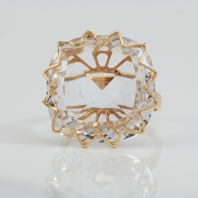 RING, 14K guld och bergkristall.