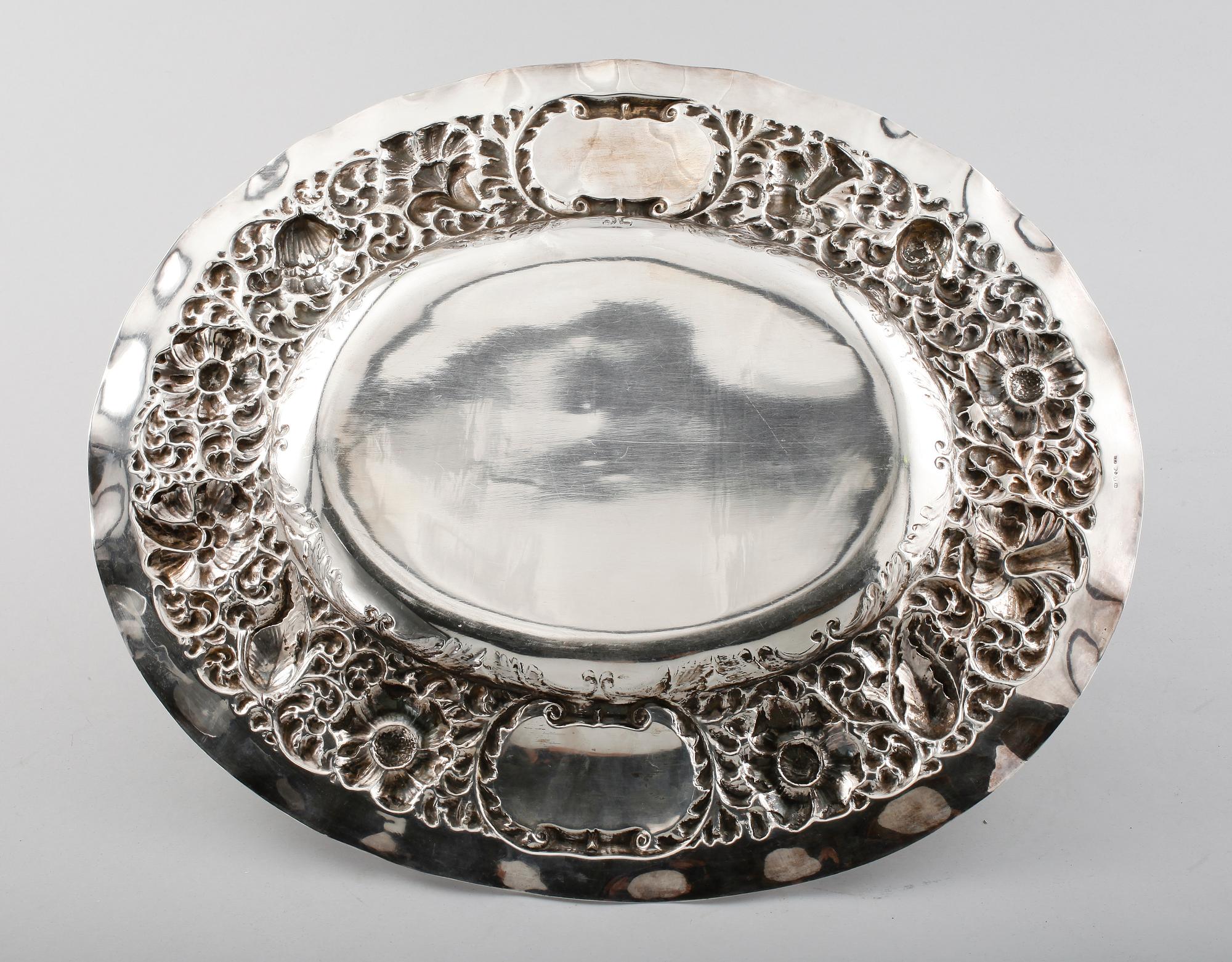PRESENTERFAT, silver, C G Hallberg, Stockholm 1939. Vikt ca 693 g.