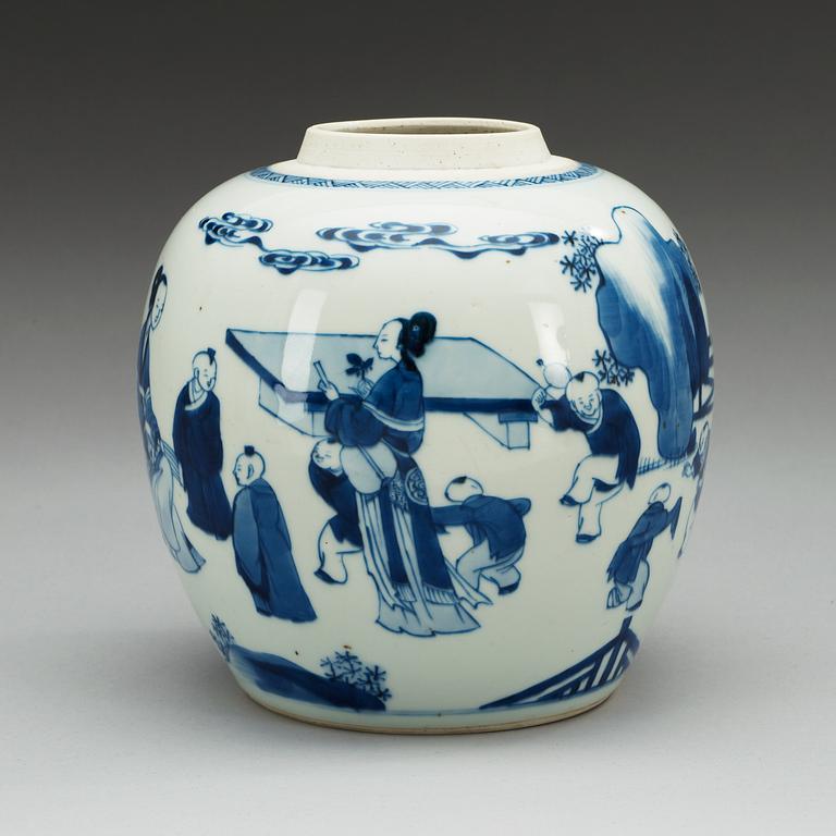 A blue and white jar, Qing dynasty, Kangxi (1662-1722).