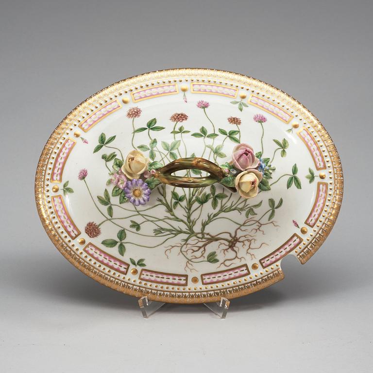 TERRIN med LOCK och FAT, porslin. "Flora Danica", Royal Copenhagen, Danmark, 1900-tal.