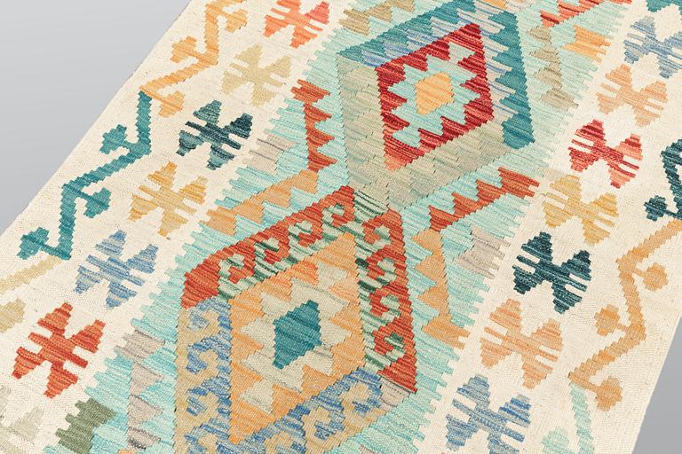 A Kilim runner, approx. 294 x 91 cm.
