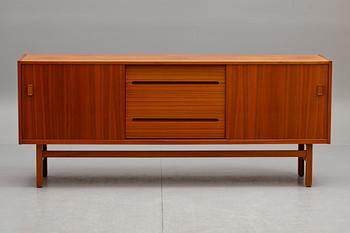 SIDEBOARD, "Arild", Nils Jonsson för Troeds, Bjärnum, 1900-talets tredje kvartal.