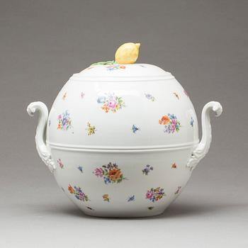 PUNSCHSKÅL med LOCK, porslin, Meissen, 1800/1900-tal.