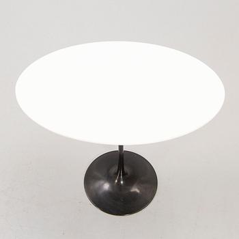 Eero Saarinen, sidobord "Tulip" Knoll International sent 1900-tal.