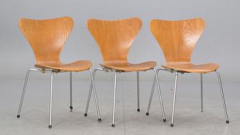 STOLAR, 3 st, "Sjuan", Arne Jacobsen, Fritz Hansen, bär årtal 1967-1970.