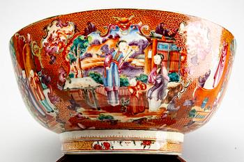 A famille rose punch bowl, Qing dynasty, Qianlong (1736-95).