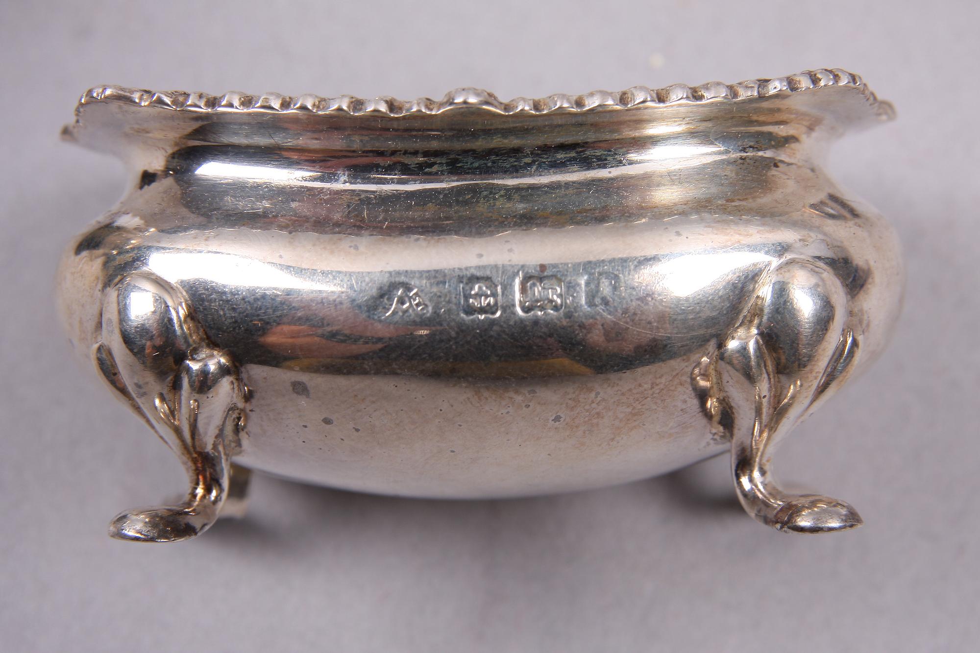 PARTI SALTKAR SAMT STRÖARE, 7 delar, silver, bla England och Ryssland, 1800-1900-tal.