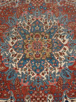 A carpet, a semi-antique Qum, ca 380,5-387,5 x 250,5-259,5 cm.