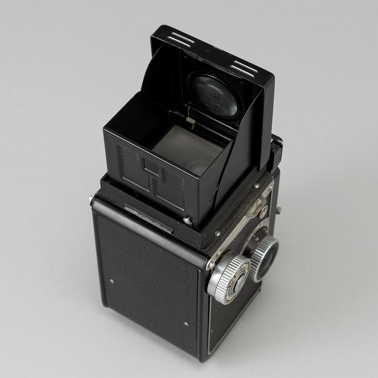 A Japanese 1950´s / 1960´s Yashica LM camera no 113838 with light meter and Yashikor 1:3,5 f=80 mm lens.