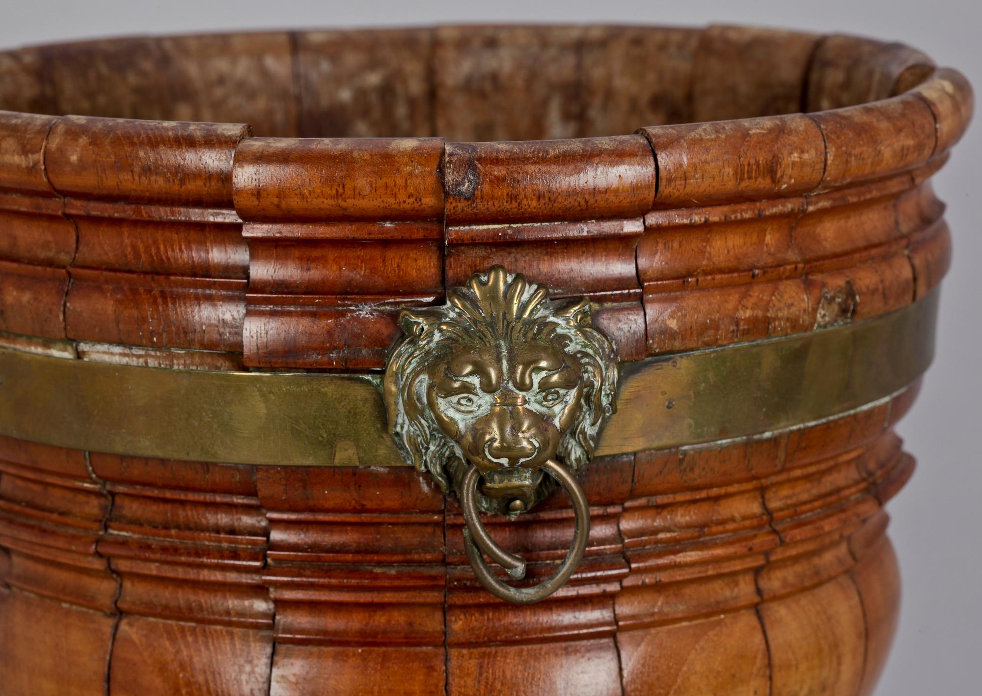 VINKYLARE, trä och mässing, trol Holland, 1800/1900-tal.