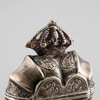 A Swedish 18th century parcel-gilt silver snuffbox, unmarked.