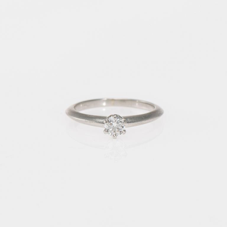 RING, Tiffany & Co, platina, briljantslipad diamant.  Vikt ca 3,3 g.