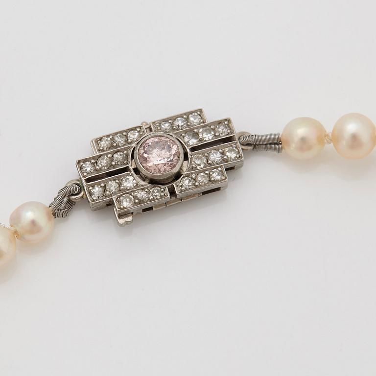 A WA Bolin cultured pearl necklace with an 18K white gold clasp set with a pink diamond.