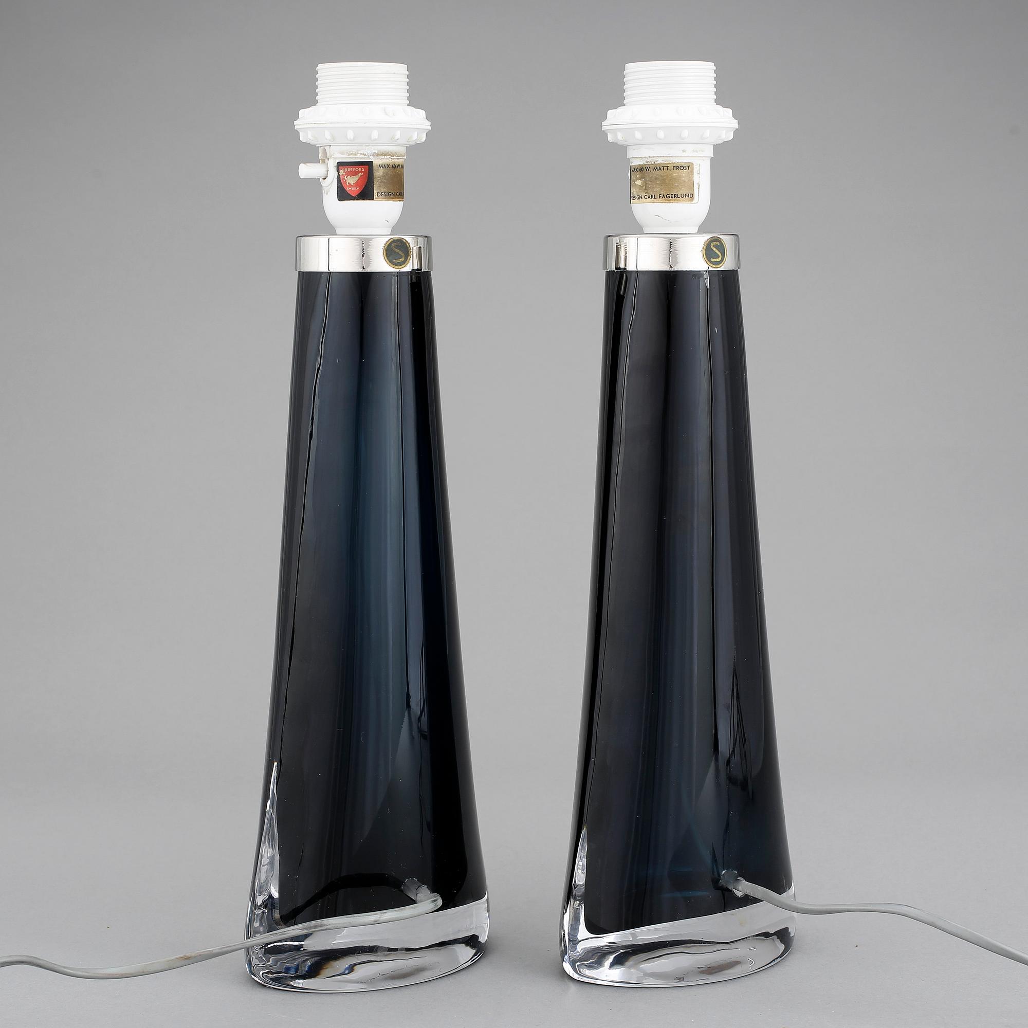 BORDSLAMPOR, ett par, glas. Carl Fagerlund för Orrefors, 1960-tal.