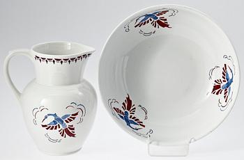 KANNA, samt TVÄTTFAT, flintgods, Rörstrand. Tidigt 1900-tal.